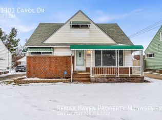 21301 Carol Dr, Cleveland, OH 44119