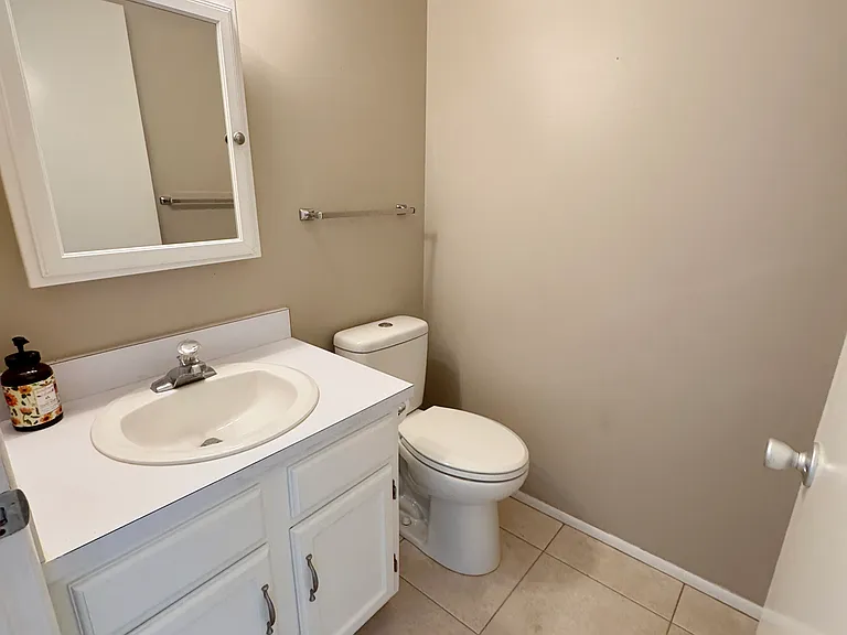 28 Pine Arbor Ln #103 — Photo 8