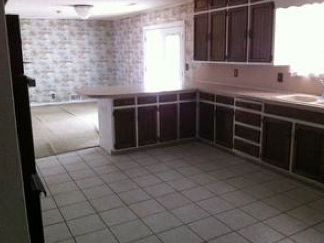 2nd image of 1420 W Dogwood St