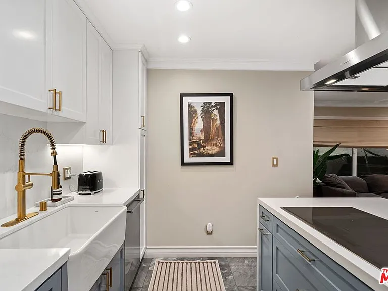 960 Larrabee St #105 — Photo 8