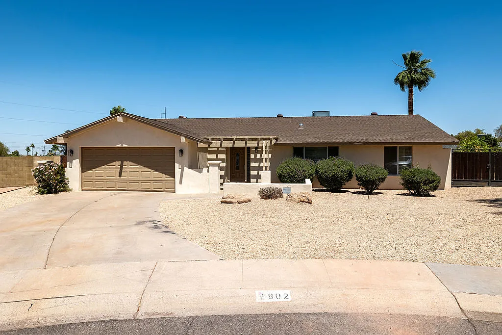 3 bed, 1690 sqft, $2,900 — Photo 1
