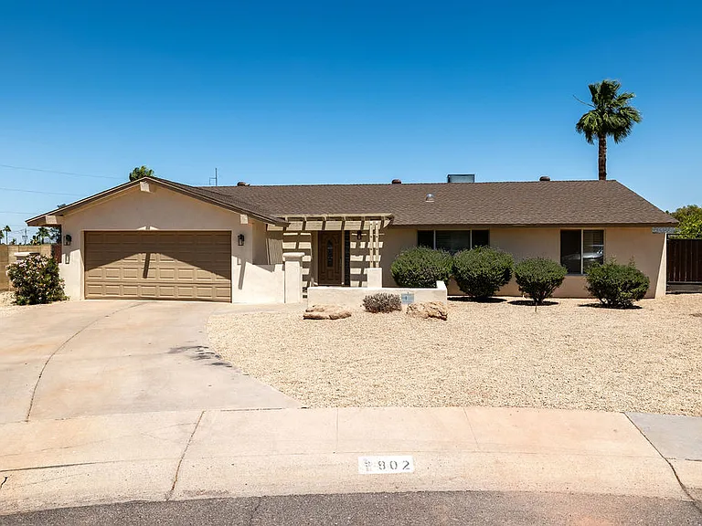 802 E Caribbean Ln — Photo 1