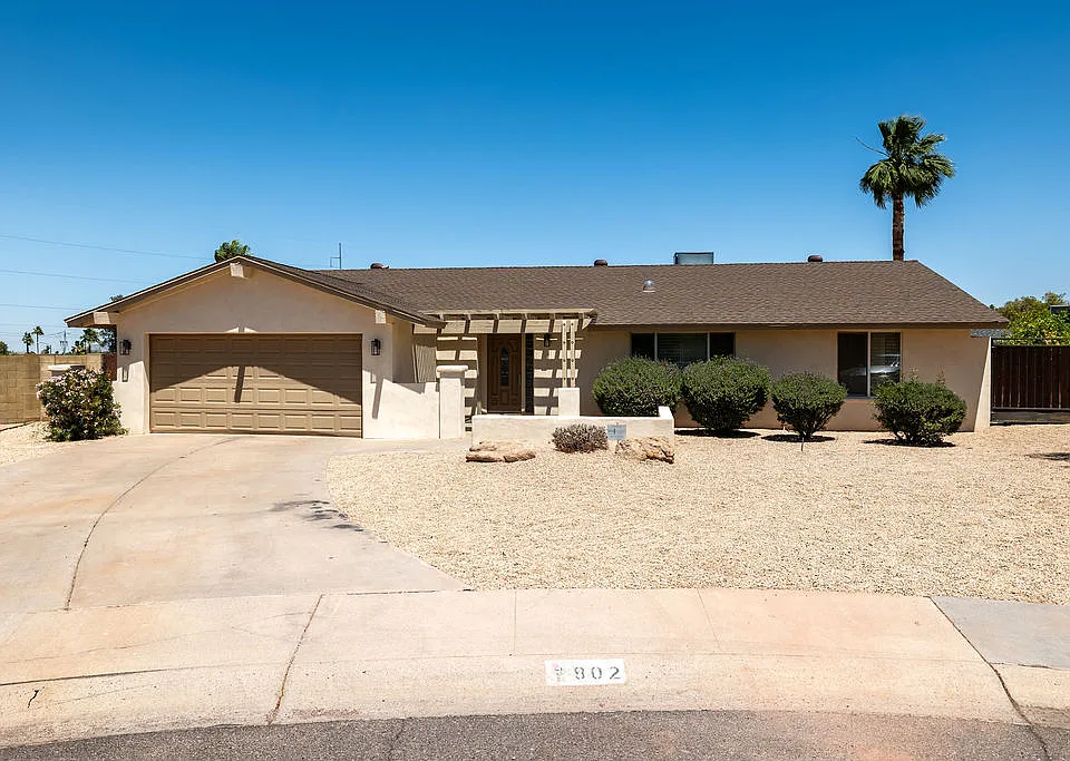 802 E Caribbean Ln