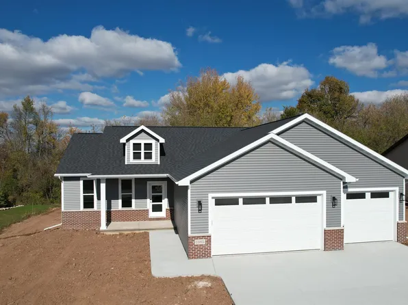 N1885 Medina Dr, Greenville, WI 54942