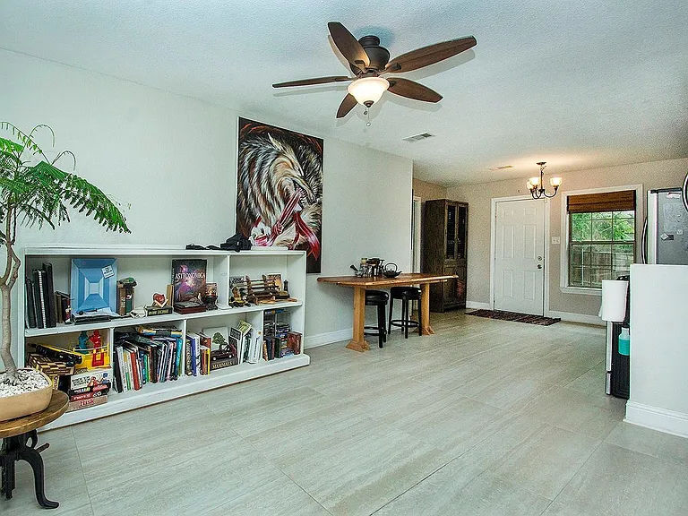 707 Sam Houston St — Photo 19