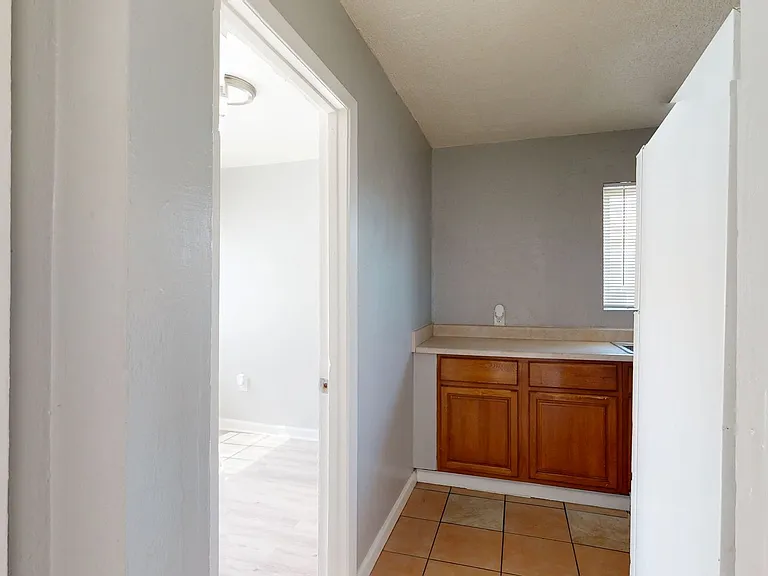 6625 Bancroft Ave — Photo 11