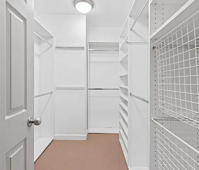 1213 W Roscoe St — Photo 9