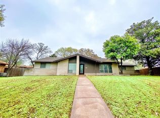 4726 Crownpoint Cir, Dallas, TX 75232