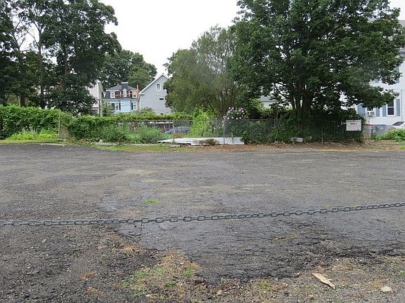 5th image of 1235 Pleasant St
