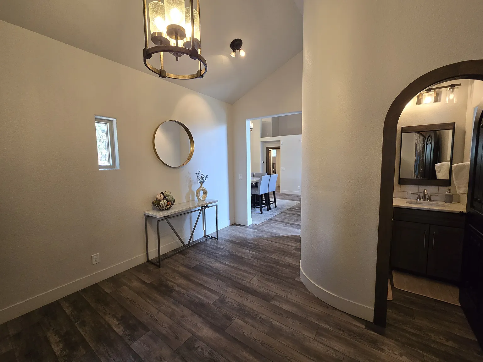 5 bed, 2586 sqft, $3,600 — Photo 2