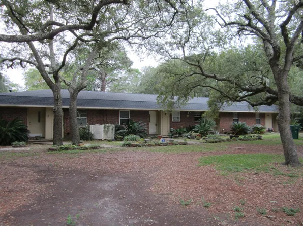 17 7th St #2, Shalimar, FL 32579