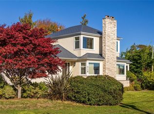 218 Beach Dr, Oak Bay, BC V8S 2M1
