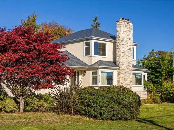218 Beach Dr, Oak Bay, BC V8S 2M1