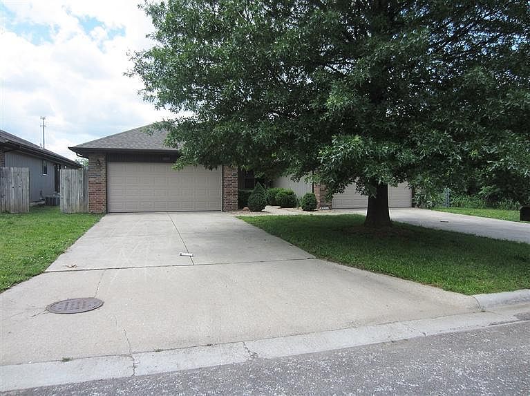 2nd image of 3313 3315 S Clifton Ave