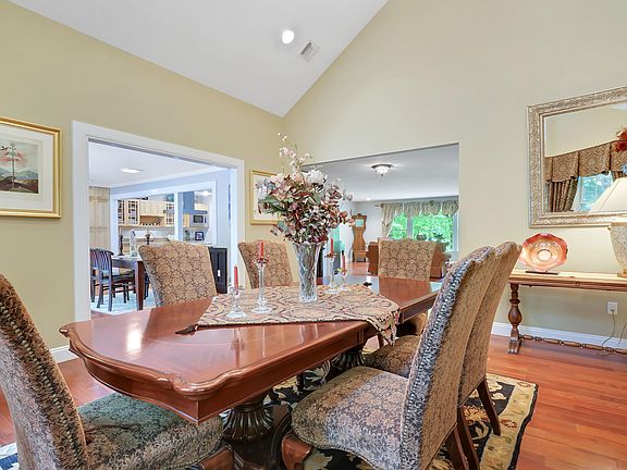 5th image of 191 Deepdale Dr