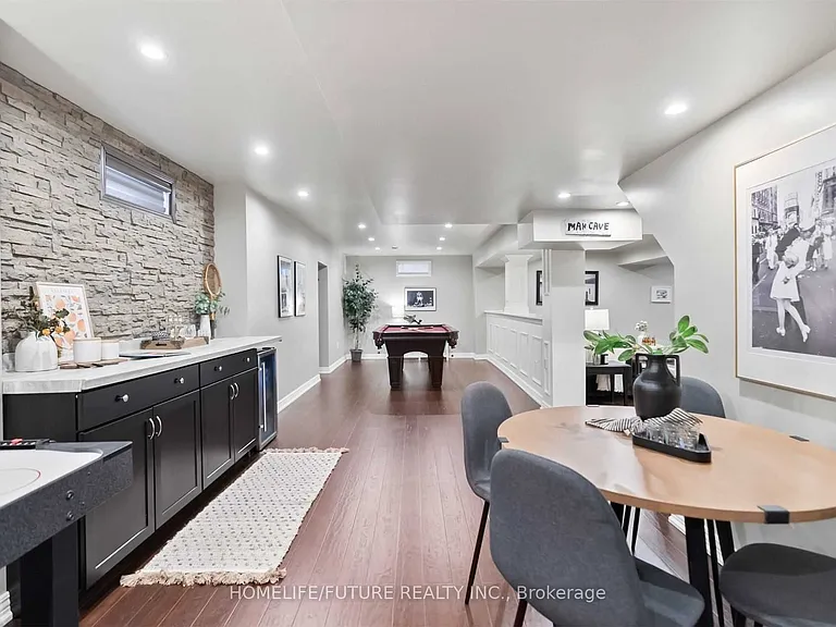 1381 Clearbrook Dr — Photo 32
