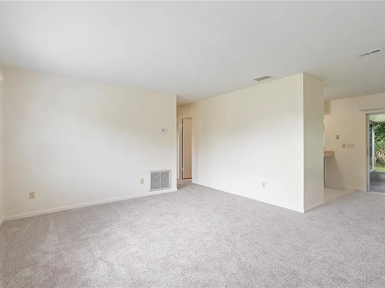 12215 Leanne Dr — Photo 4