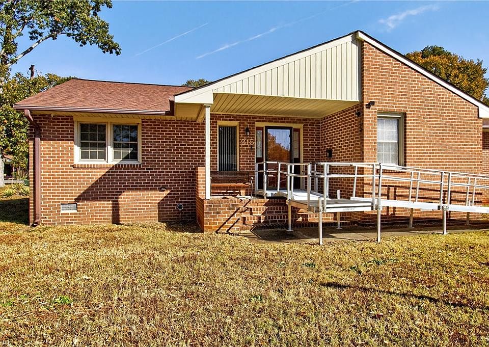 1st image of 215 Woodbury Forrest Dr