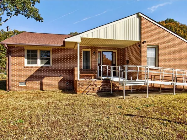 215 Woodbury Forrest Dr, Hampton, VA 23666