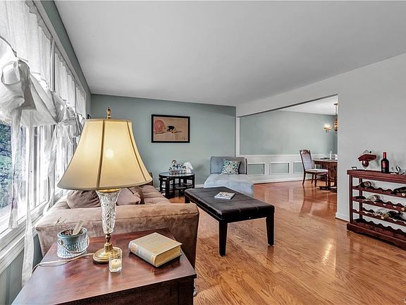 3rd image of 3984 Sussex Pl