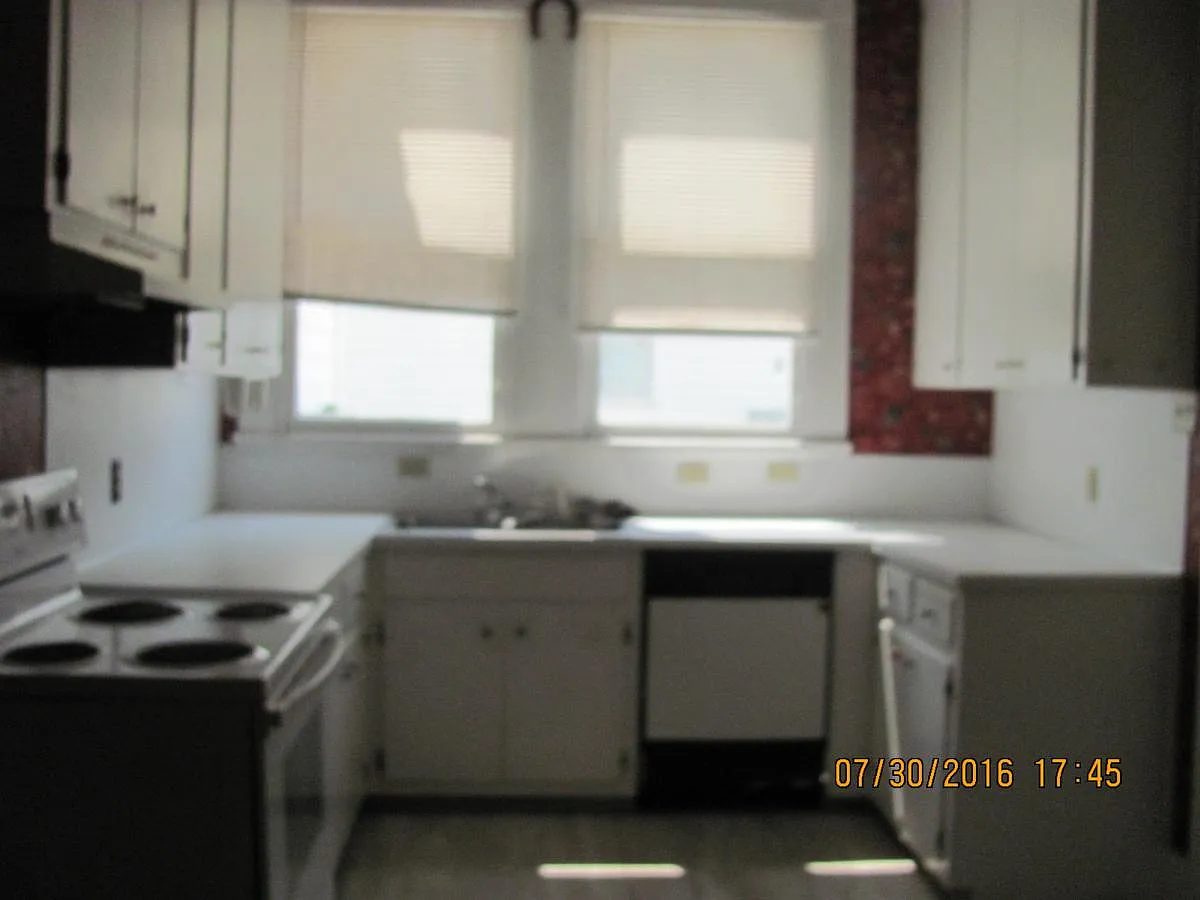 2 bed, 1.5 bath, 1100 sqft, $1,250 — Photo 2