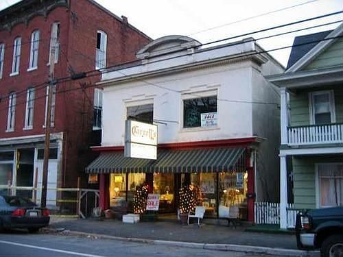 1st image of 512 E Grand Ave