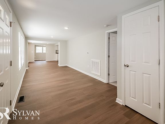 004-photo-family-room-8277696_02282022