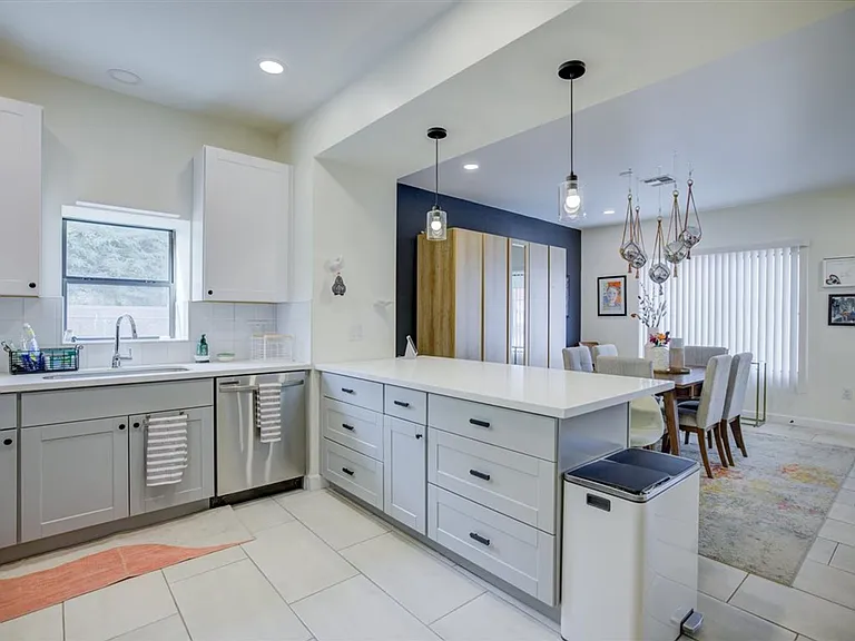 135 W 26th St — Photo 15