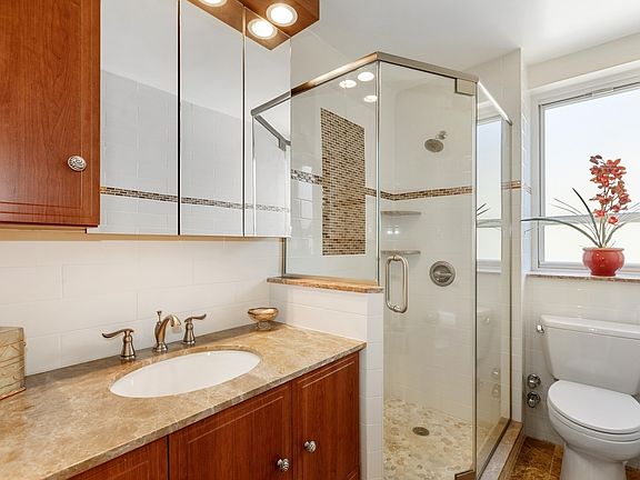 4th image of 45 E End Ave APT 15J