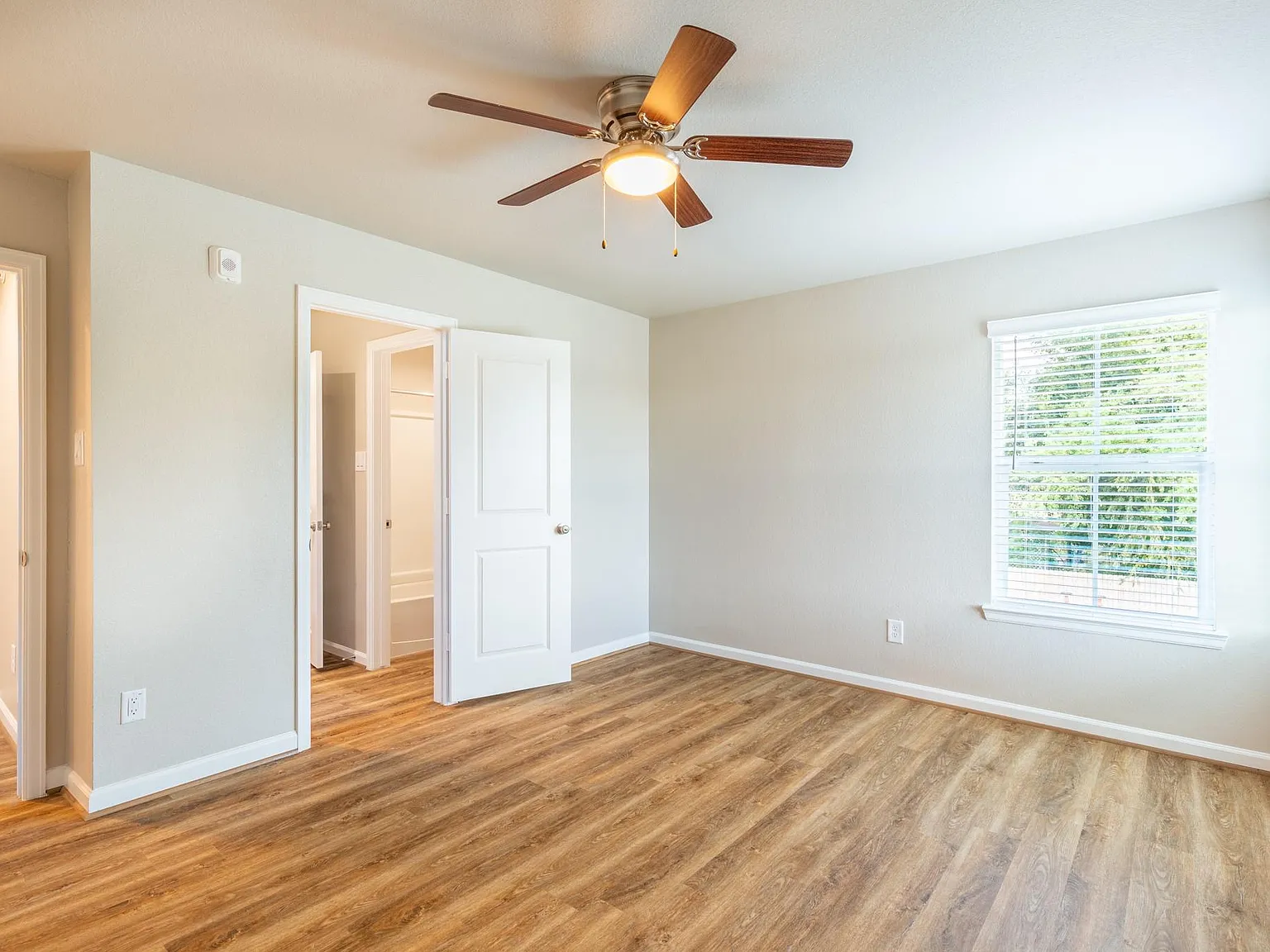 3 bed, 2.0 bath, 1360 sqft, $1,795 — Photo 4