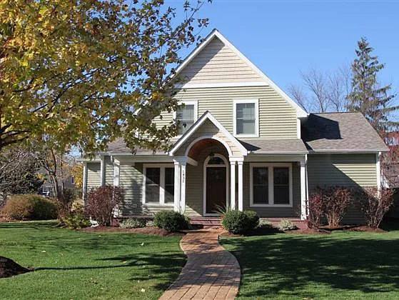 1431 Elm St photo 1