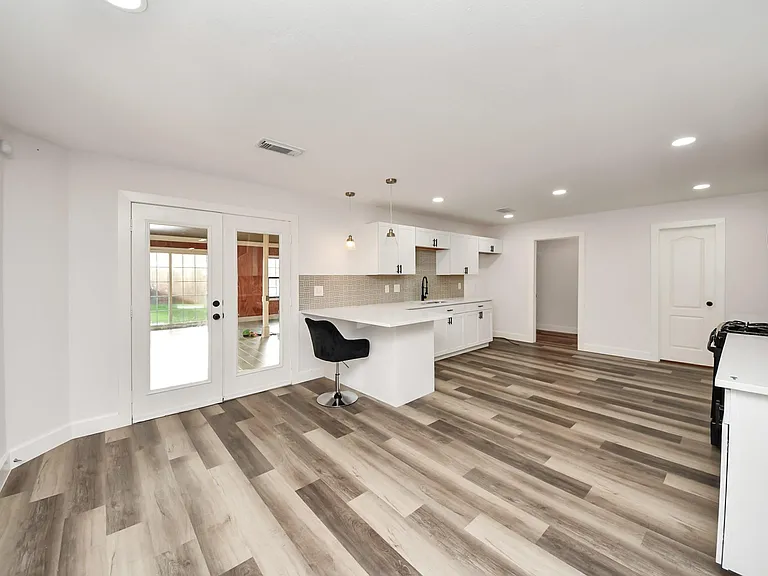 7826 Maverick Trace Ln — Photo 11