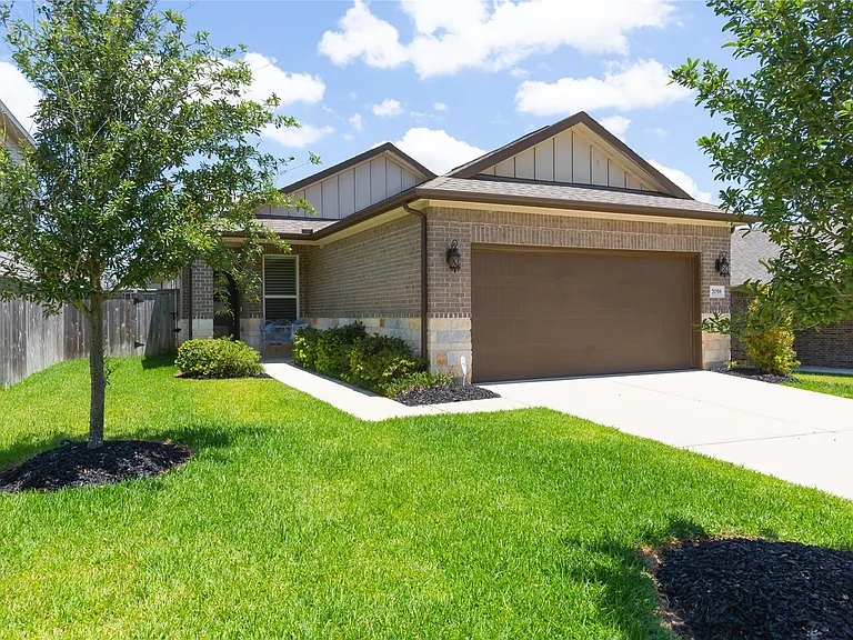 7058 Silverleaf Oak St — Photo 2