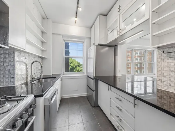 140 Cabrini Boulevard image 1 of 12