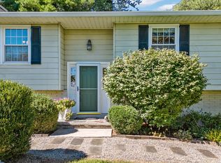 1632 Clearview Dr, Chester Springs, PA 19425