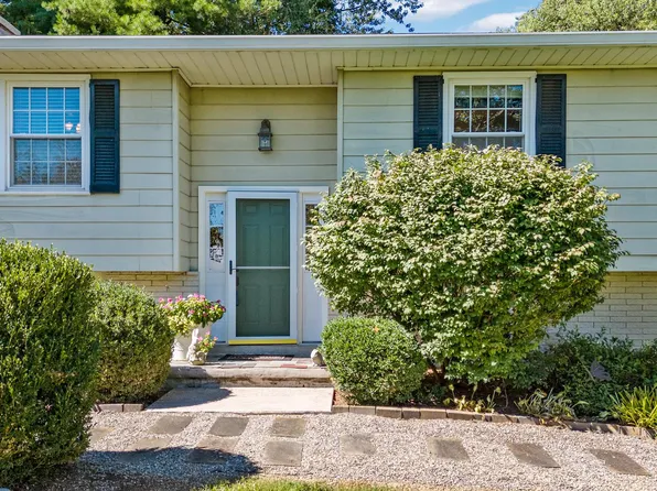 1632 Clearview Dr, Chester Springs, PA 19425