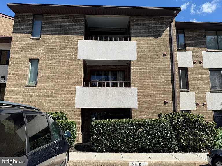 531 Florida Ave #104 — Photo 2