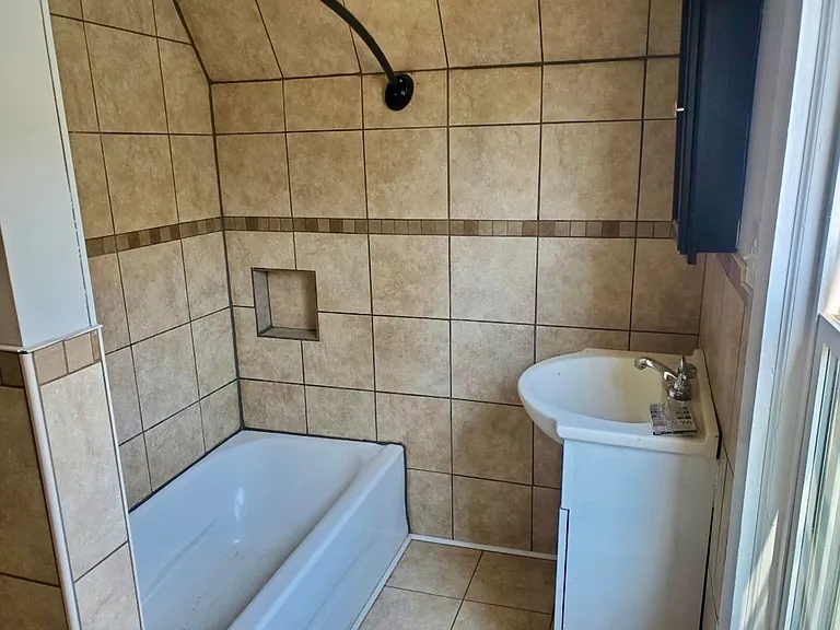 40 Clinton Ave — Photo 12