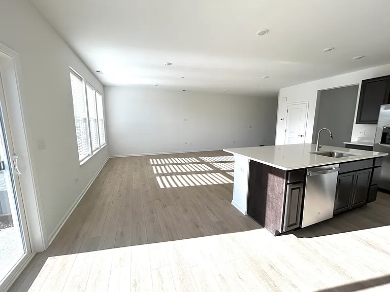 612 Cassia Ct — Photo 5
