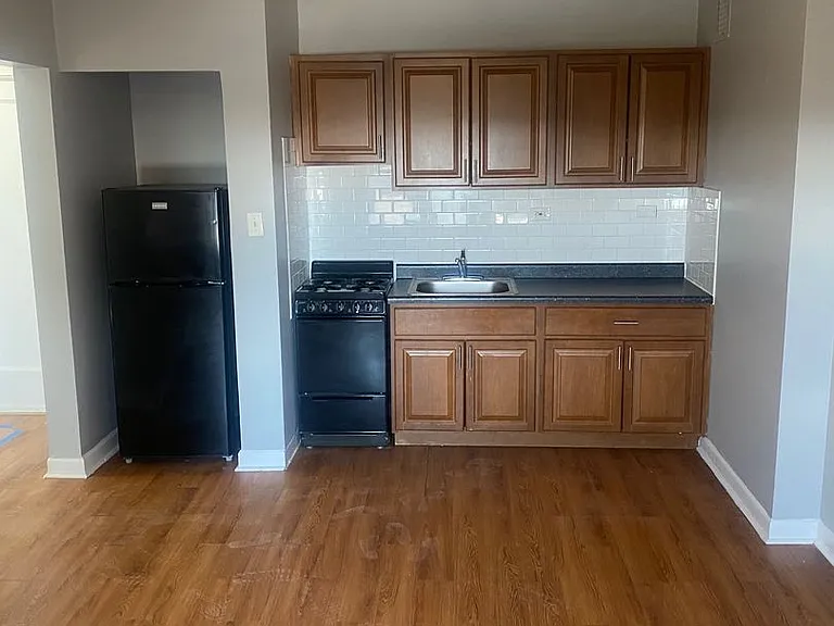 Stunning Large One Bedroom, Lake View, Elevator Building — Photo 41