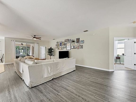 3rd image of 840 Greystone Ln