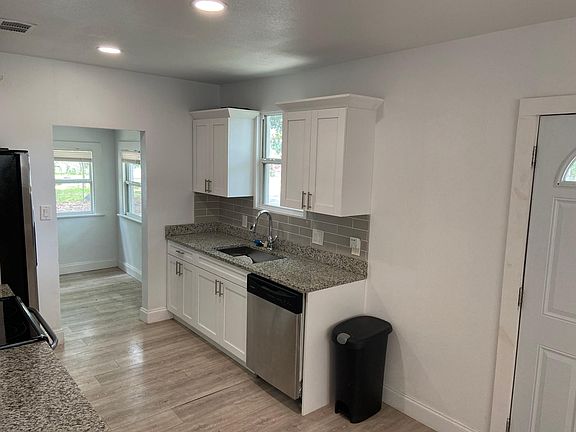 5th image of 4110 N Seminole Ave
