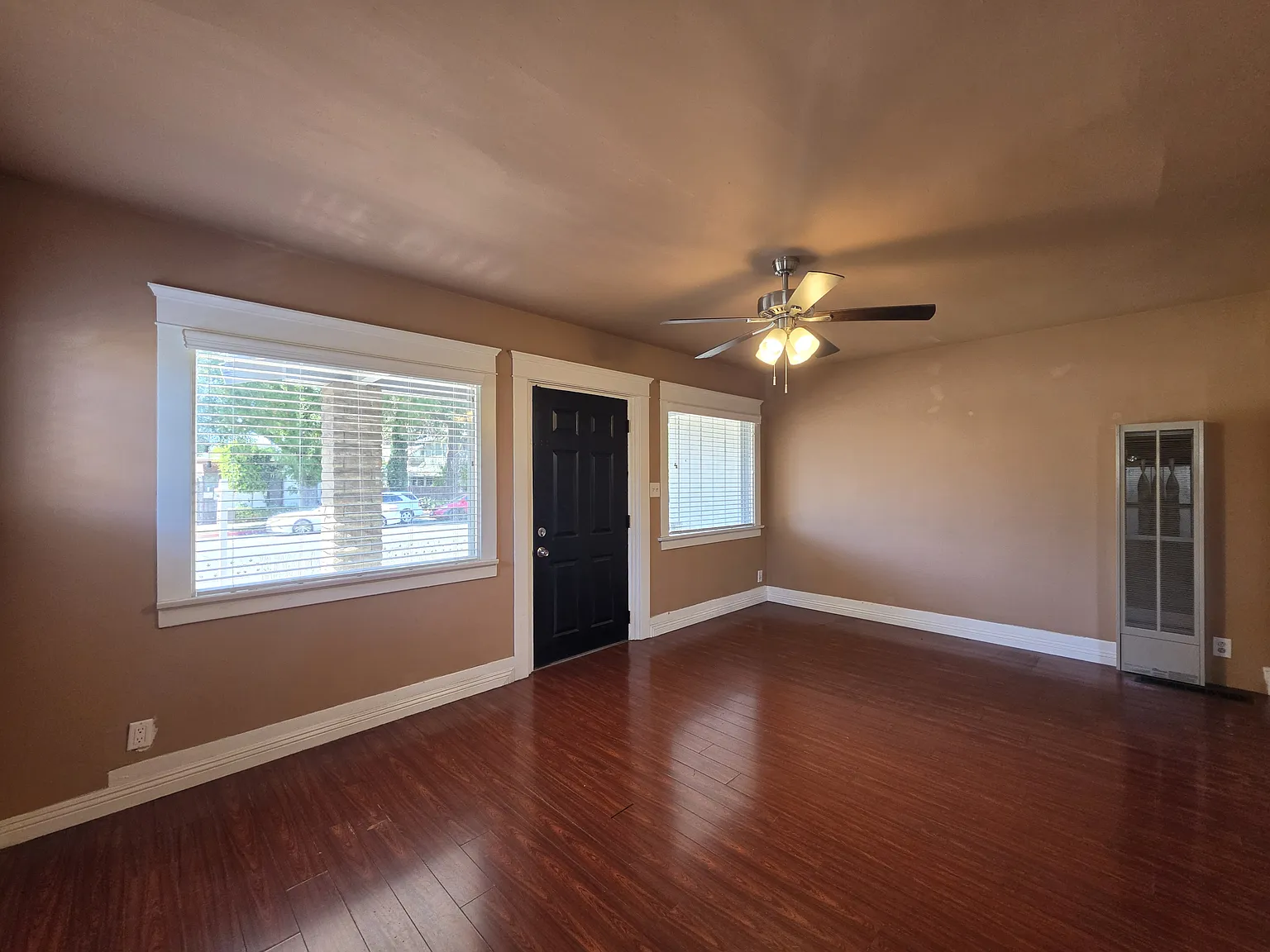 2 bed, 894 sqft, $2,600 — Photo 2