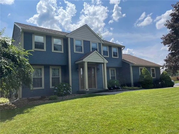 8332 White Cedar Cir, Liverpool, NY 13090