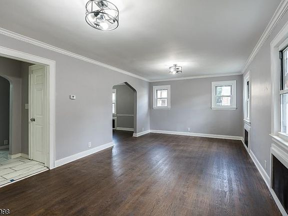4th image of 240 Hansbury Ave