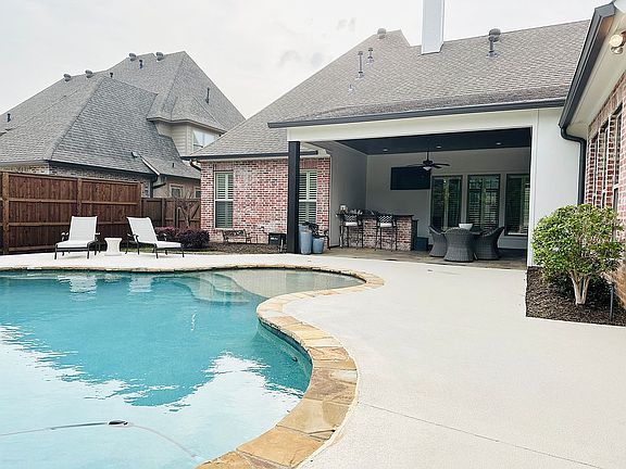 3rd image of 2743 Stone Creek Dr