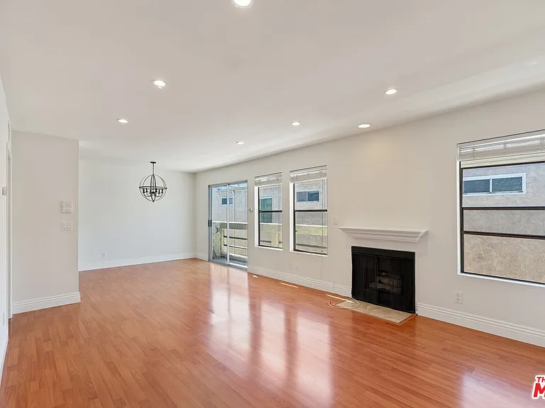 4238 Whitsett Ave #201 — Photo 2