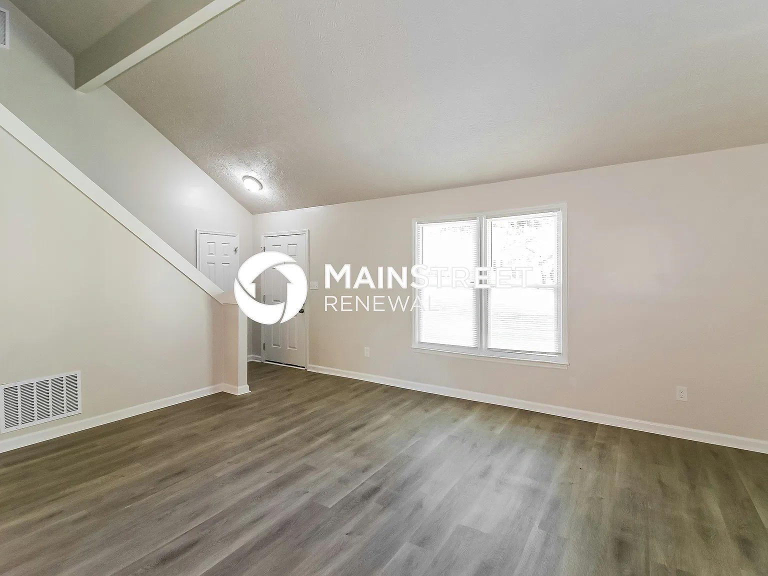 785 Redland Dr — Photo 3