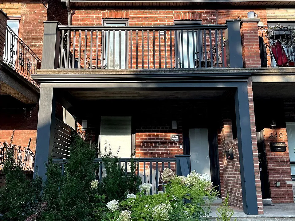 228 Montrose Ave #LOWER