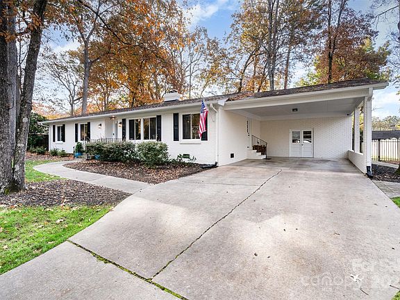 2nd image of 1018 Shady Bluff Dr